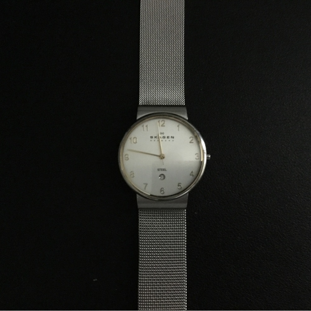 Silver Mesh Strap Minimalist Watch - Brand skagen
